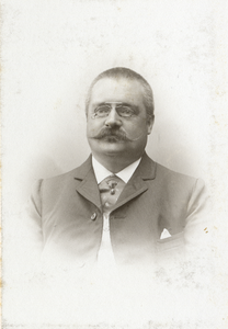 221291 Portret van N.J. Singels, geboren 1857, leraar oude talen aan het Stedelijk Gymnasium te Utrecht (1883-1918), ...